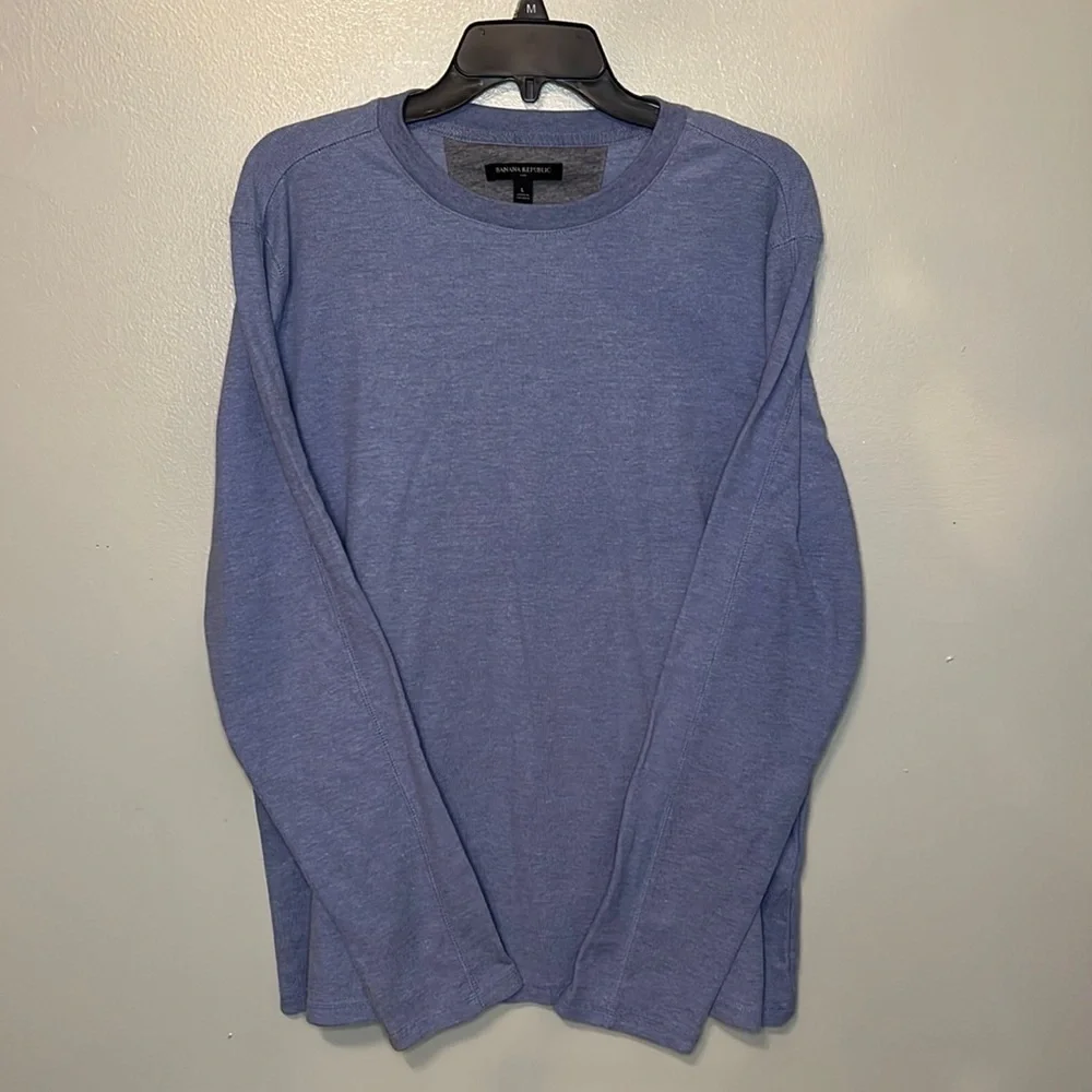 BANANA REPUBLIC men’s long sleeve, crewneck shirt, light blue size large